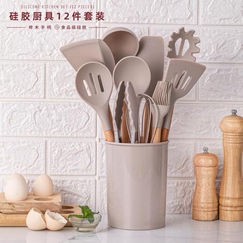 廚房里的溫柔革命 一套食品級硅膠鏟如何拯救你的不粘鍋